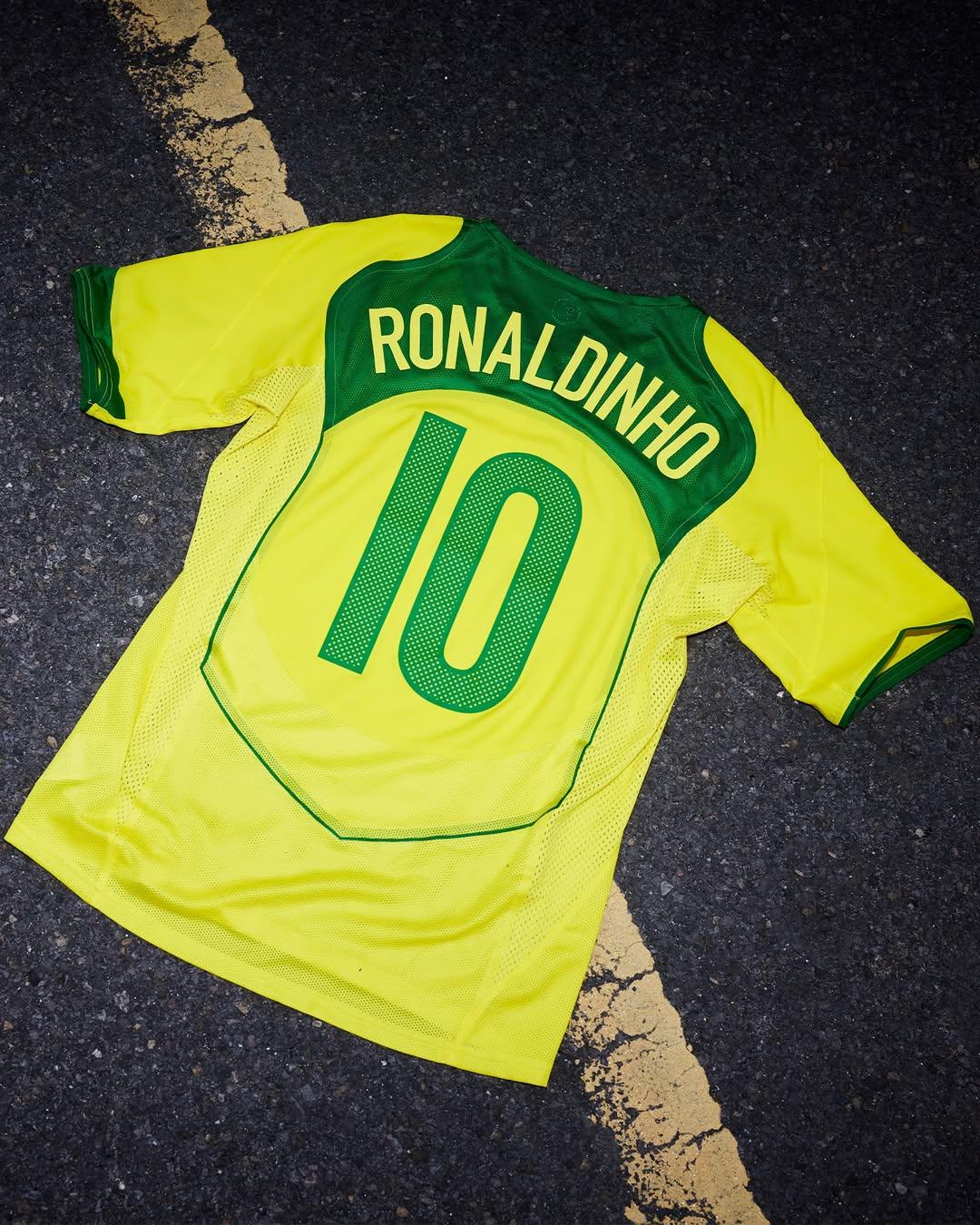 Ronaldinho 10 Brazil Home Retro 2004
